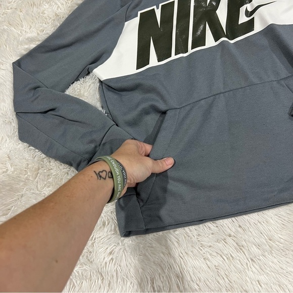 Nike Hoodie Youth Small Logo Pocket Gray Long Sleeves Medium - Picture 2 of 9